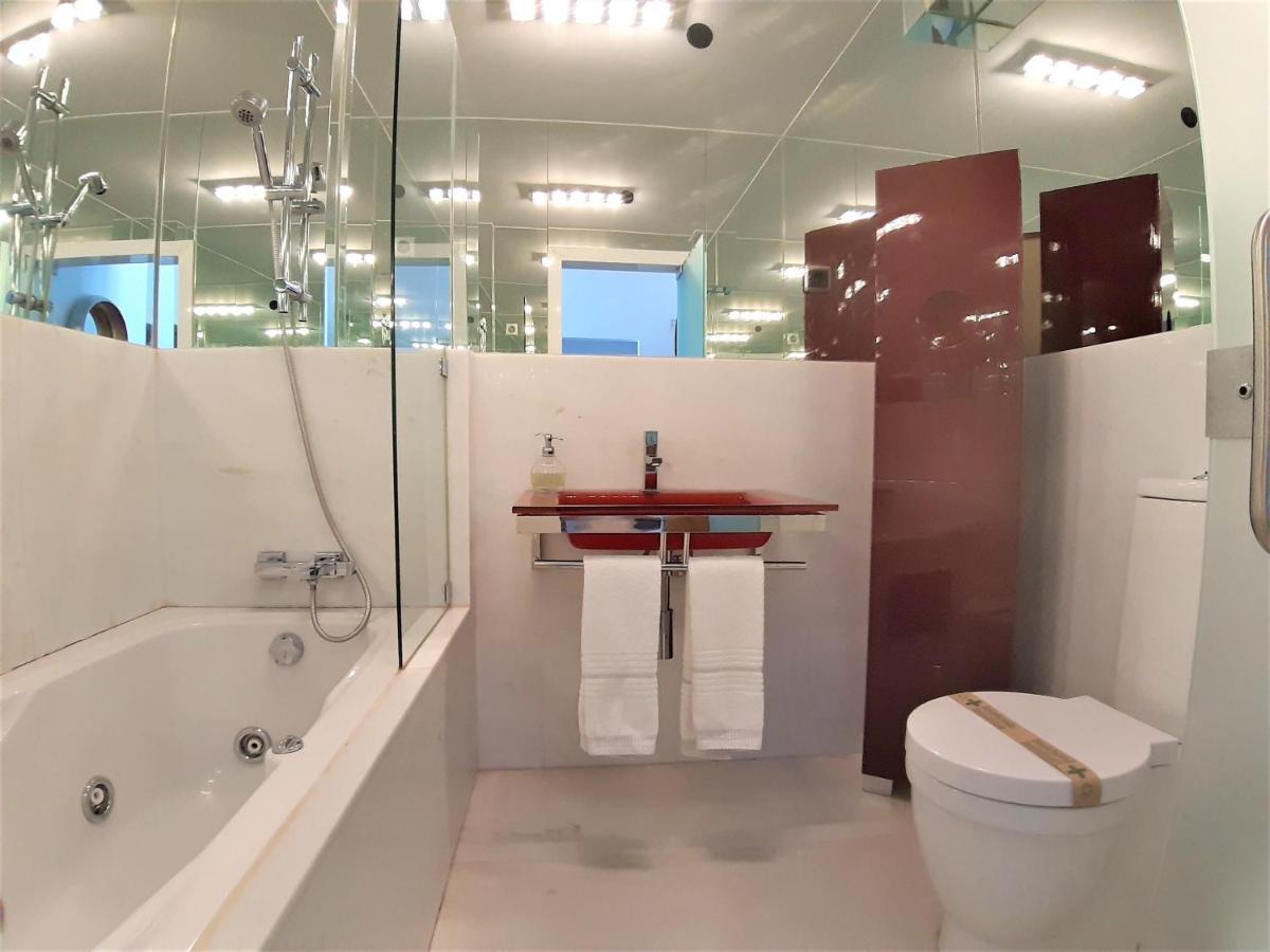 Potato Beach Apartment At Beach Front & Sea View Lagos Exterior photo
