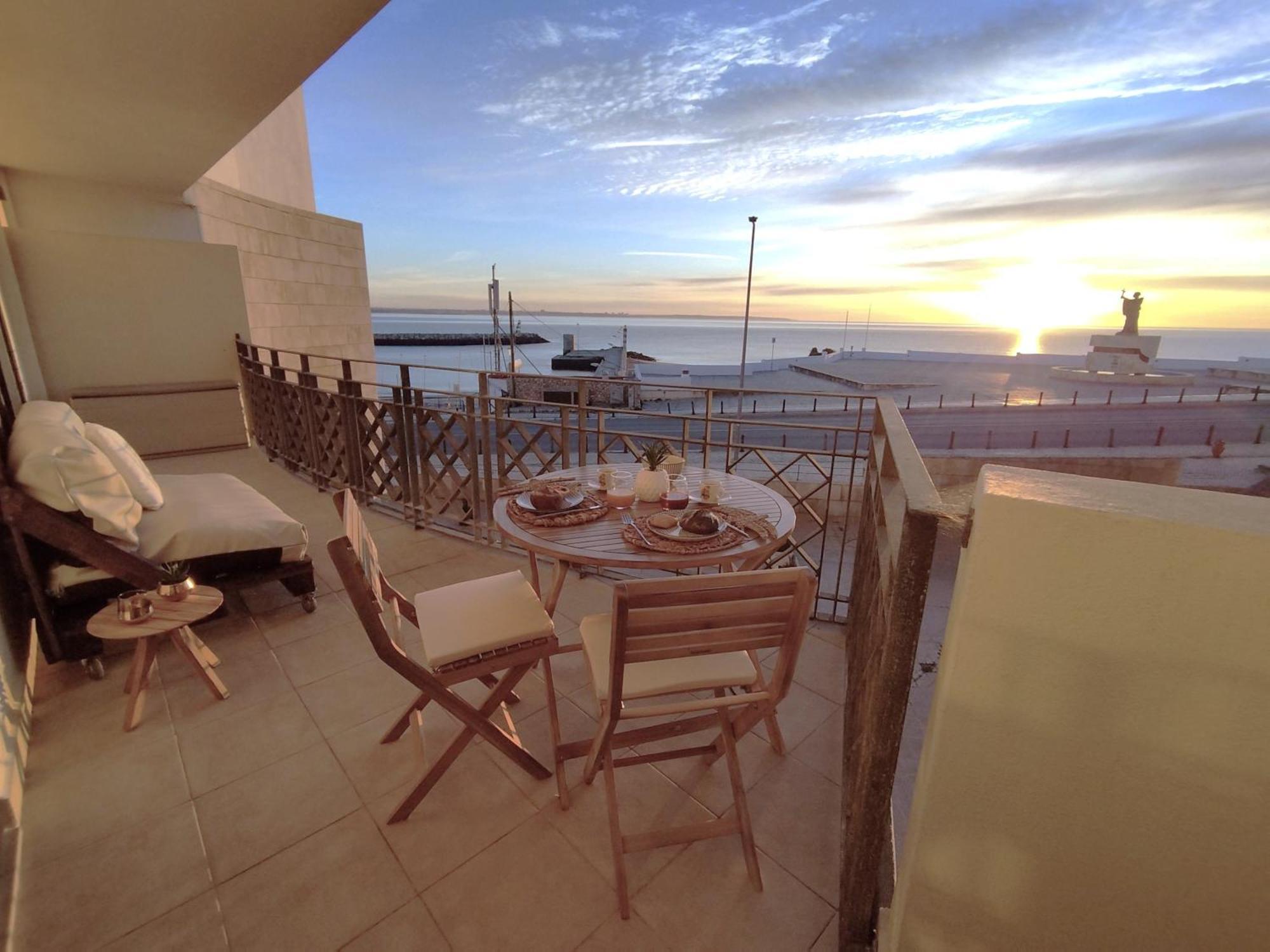 Potato Beach Apartment At Beach Front & Sea View Lagos Exterior photo